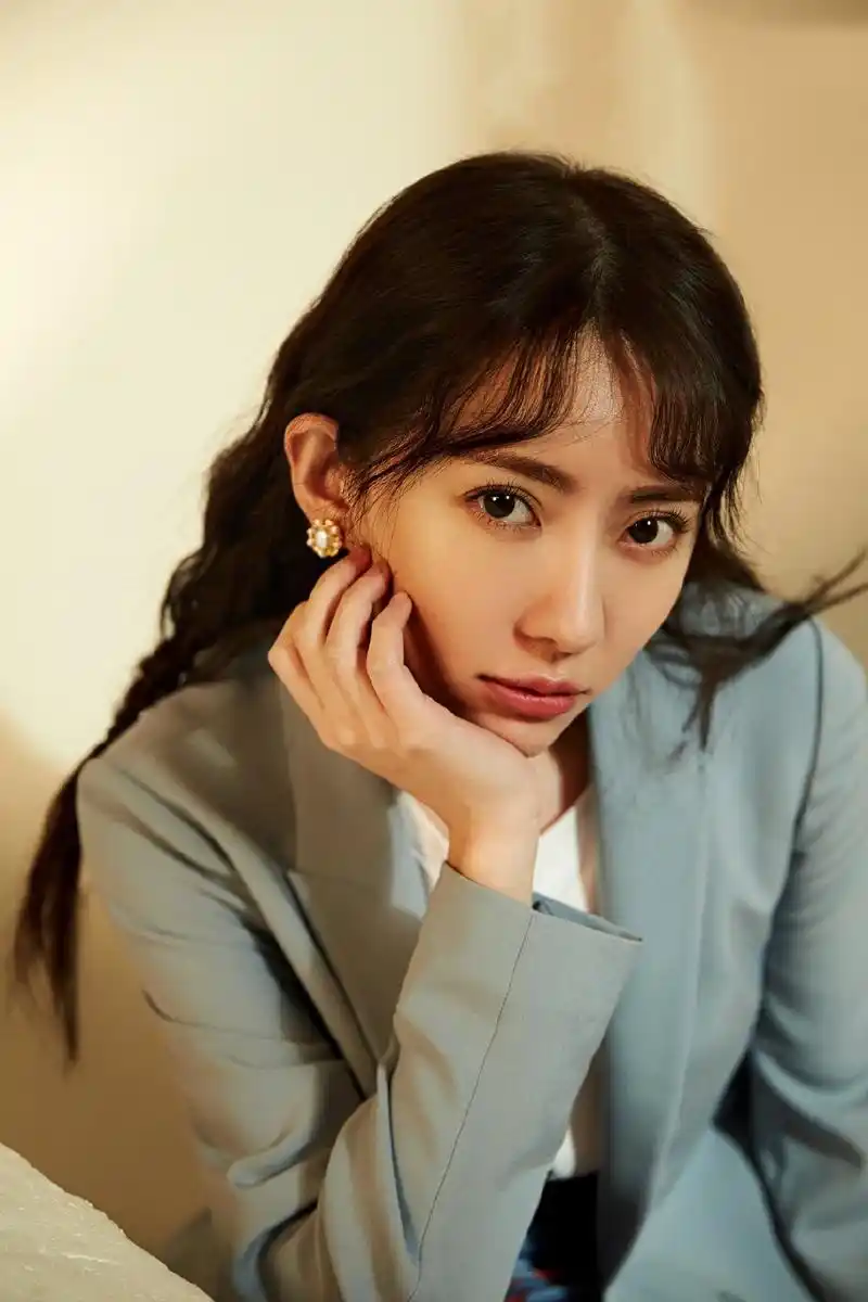 演员刘萌萌,气质独特,长相甜美,散发着邻家女孩气息