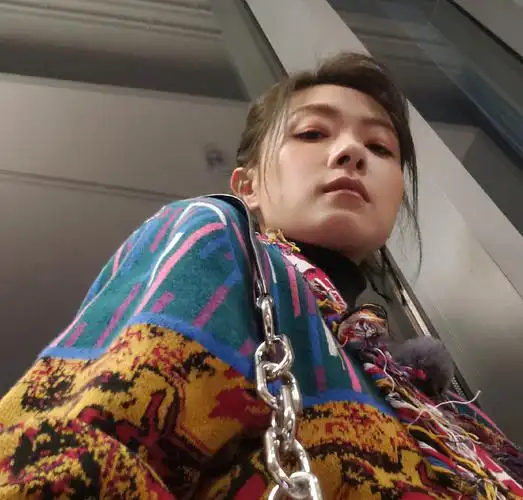 万茜晒360度自拍近照来看看38岁的明星皮肤和颜值怎么样