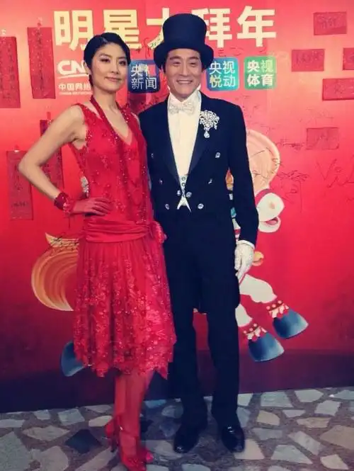 陈慧琳梁家辉献唱网友叹春晚成盗马记首映