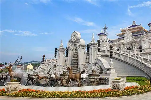 老人300亿想重建圆明园,遭专家强烈反对,如今完工已成旅游点