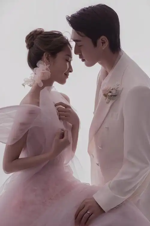 安特样片修图的婚纱摄影作品《粉色彩纱》