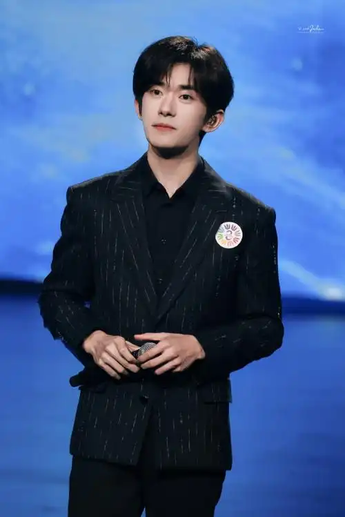 易烊千玺不辞星海舞台