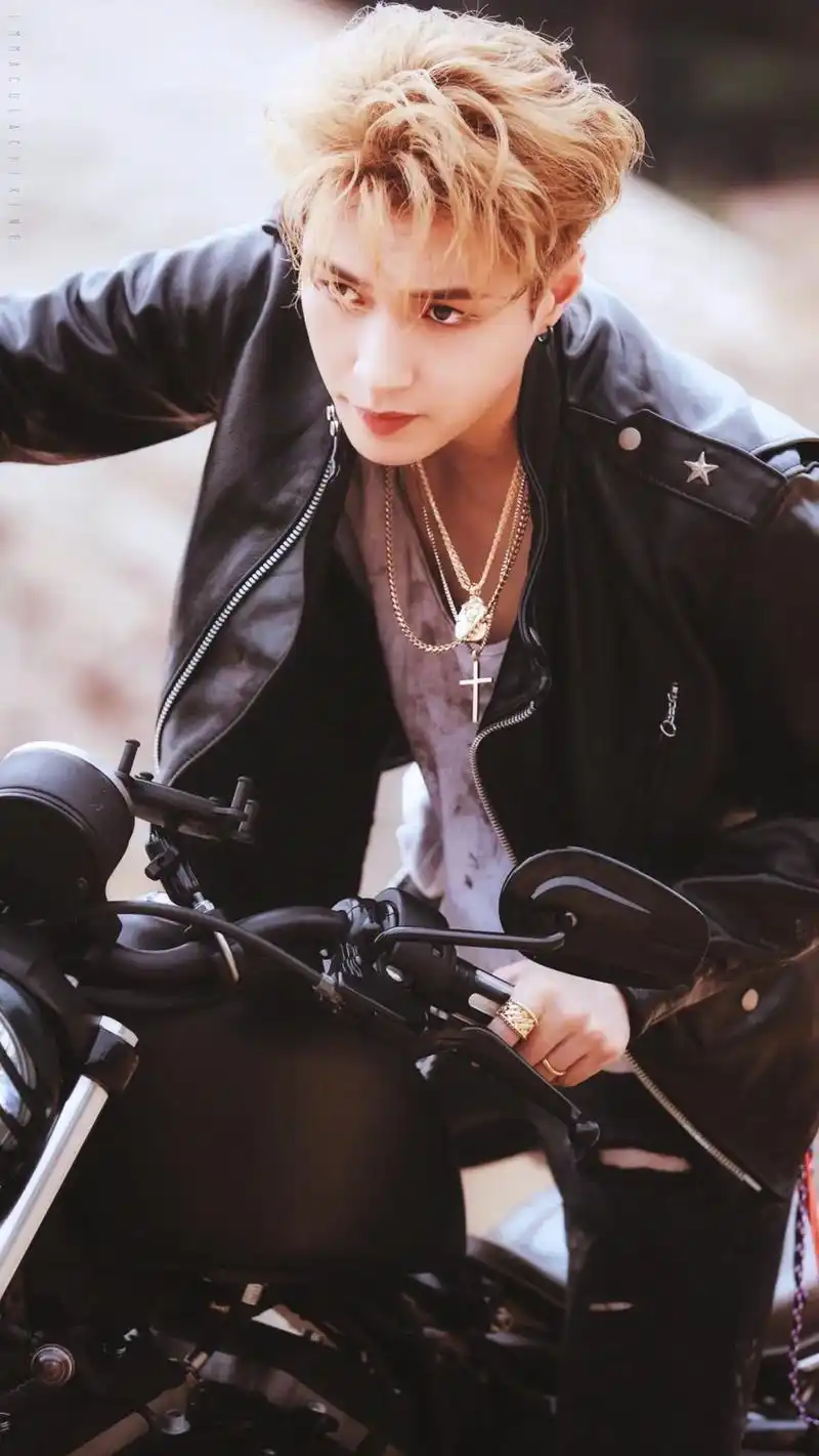 张艺兴 #眼神杀 #张艺兴壁纸 #xback #高级感 哥 - 抖音