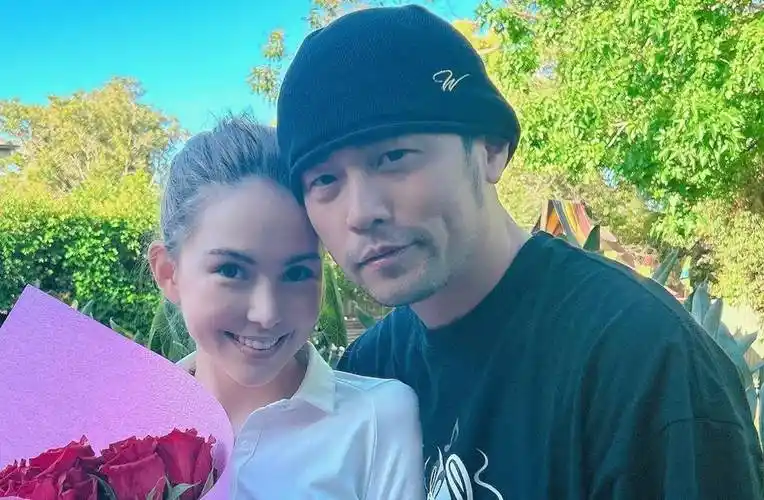 老婆昆凌遭背后环抱 周杰伦全看见自嘲:被绿了_外星人_孩子_母亲