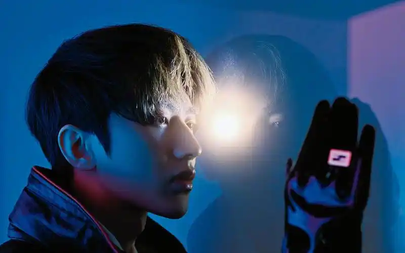 帅气男神蔡徐坤光影大片写真,大陆明星-回车桌面