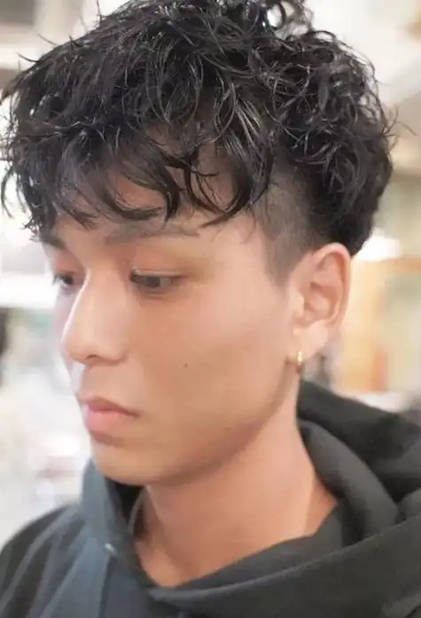 首页 玩发型 短头发 男生鬓角剃光短头发造型 阳光帅气男生短发介绍