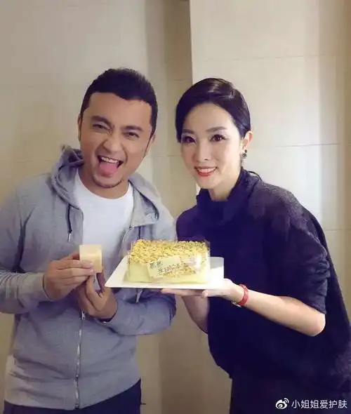 网络传言,41岁著名央视主持人朱广权老婆曝光,原来是个乌龙