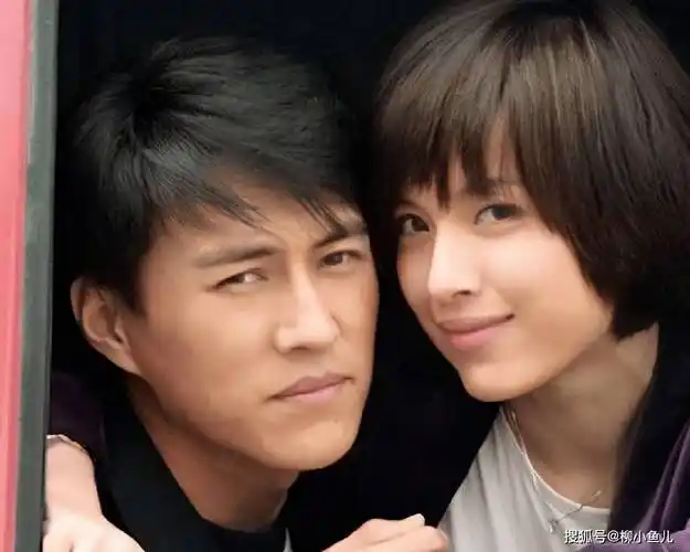 她命真好,二婚嫁靳东为妻,生下一双帅气儿子,一家四口幸福美满_郭绍晖