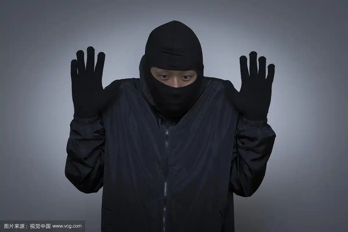 犯罪概念照片,戴着黑色面具的男性小偷062