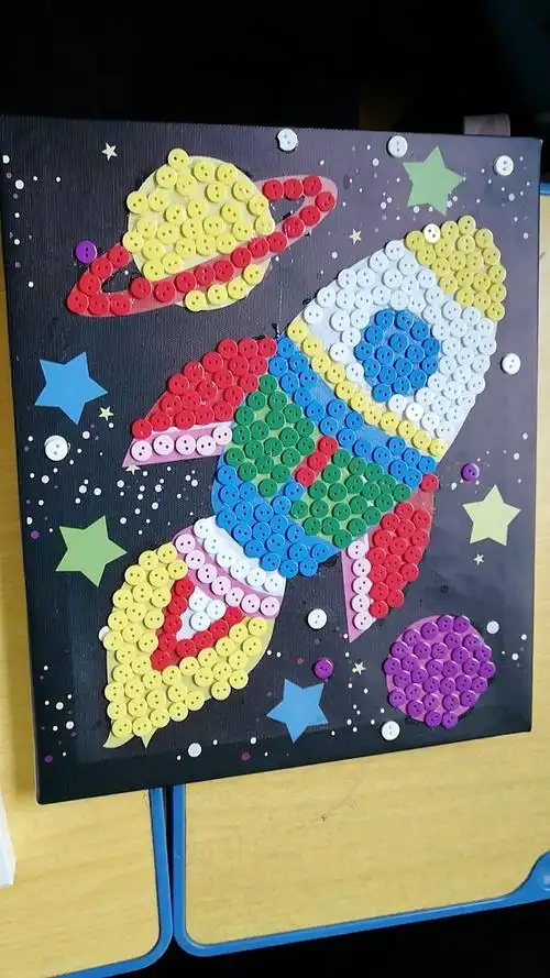 北关小学二年级5班纽扣粘贴画特色课堂展示