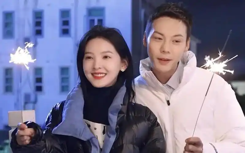 照亮你花絮:陈伟霆章若楠仙女棒