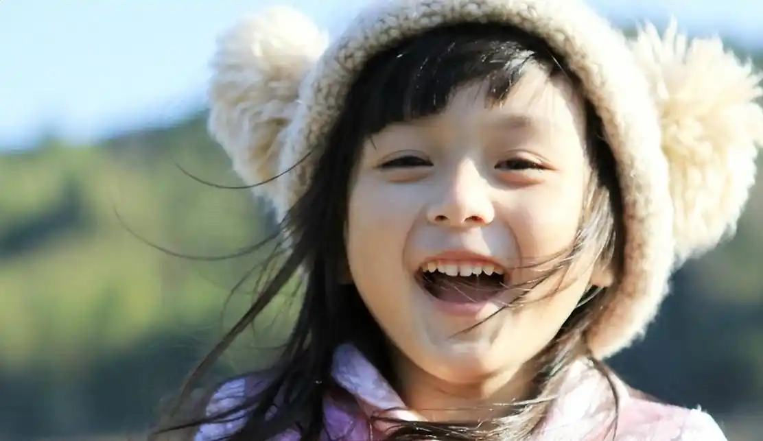 刘楚恬:童星成长路 刘楚恬,童年时期的她就像天使一样,圆圆的大眼睛