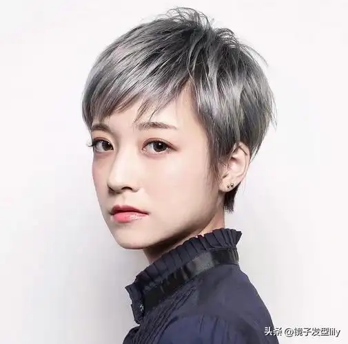 帅气短碎发发型,赶快试试这4种短发_犇涌向乾