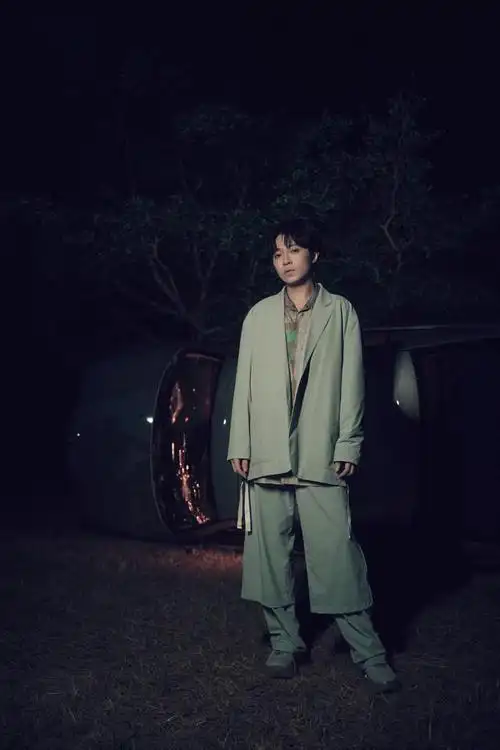 吴青峰荣登10月号vogue数位封面,大方分享人生歌单