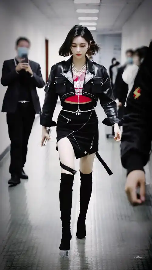 许佳琪中筒靴滑掉原来这种靴子是会掉的