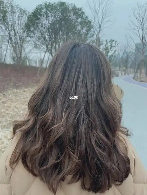 空气烫齐肩烫发