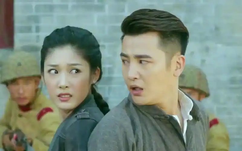 怒海红尘:四人突出重围,姑娘卸掉鬼子刺刀,手持双刃当武器