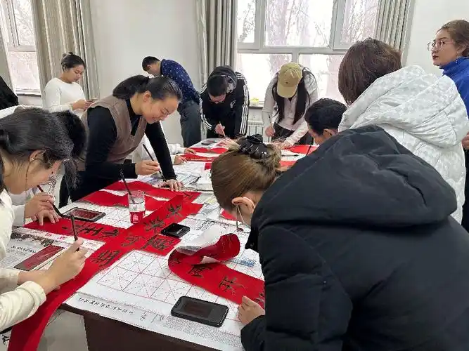 轮台挥毫送福运墨香喜气浓写春联送祝福活动