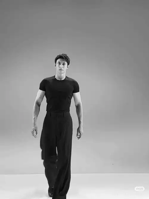 黄景瑜美式前刺造型