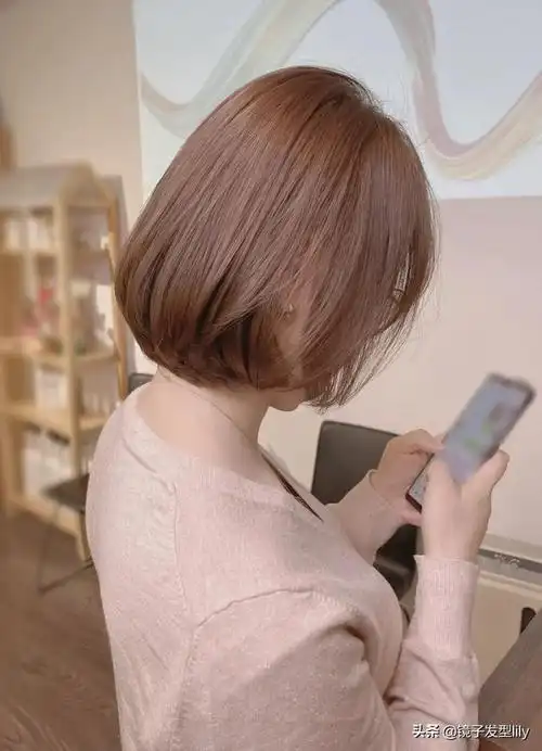 波波头卷发短发发型图片(最洋气最年轻的短发波波头发型)(10)