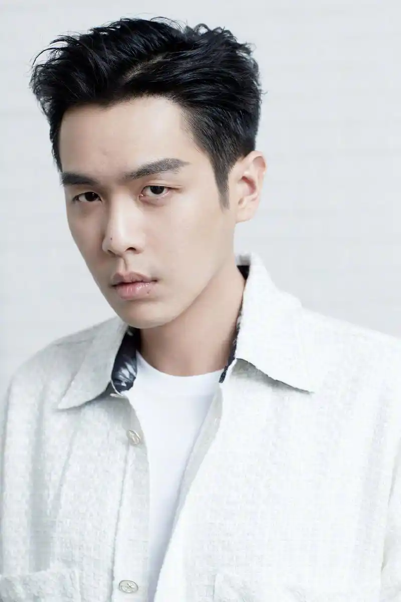 张若昀狼奔头发型酷帅写真图片26