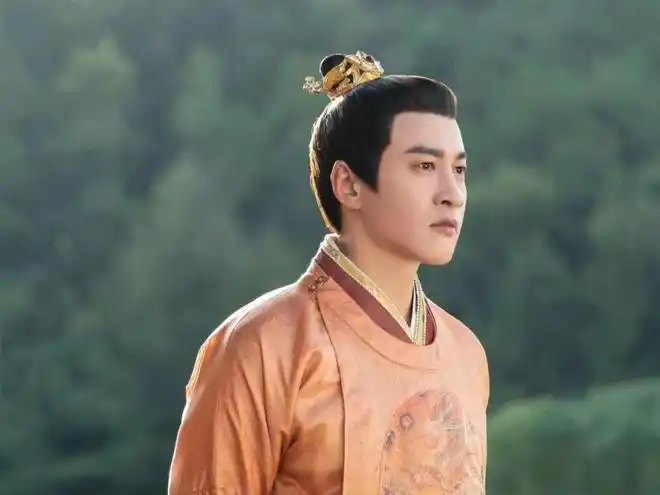 何润东:为履行新剧热度破9000挑战,大秀麒麟臂,47岁像年轻小伙|慕容