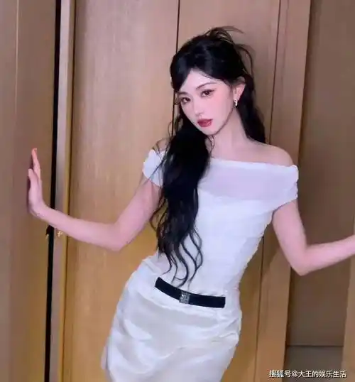 孔雪儿内地女歌手,演员,以蜜蜂少女队成员的身份出道,唱跳能力俱佳.