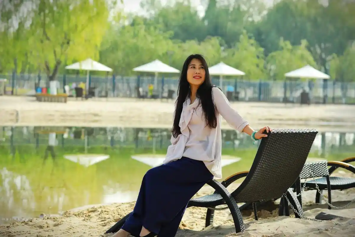 西湖湿地浣纱女#人像写真 #捕捉身边的美 #生活随拍记录美好 - 抖音