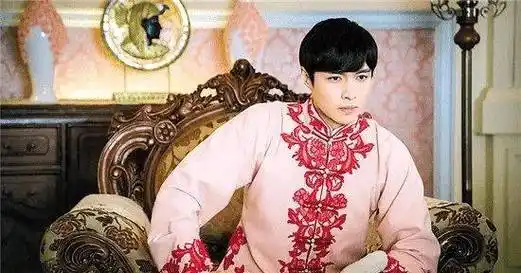 真吞马桶纸的张艺兴有了新的身份,他到底有多努力?