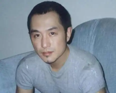 当时台湾歌手黄安说这个设计很不吉利,没想到几天后高枫躺在病房奄奄