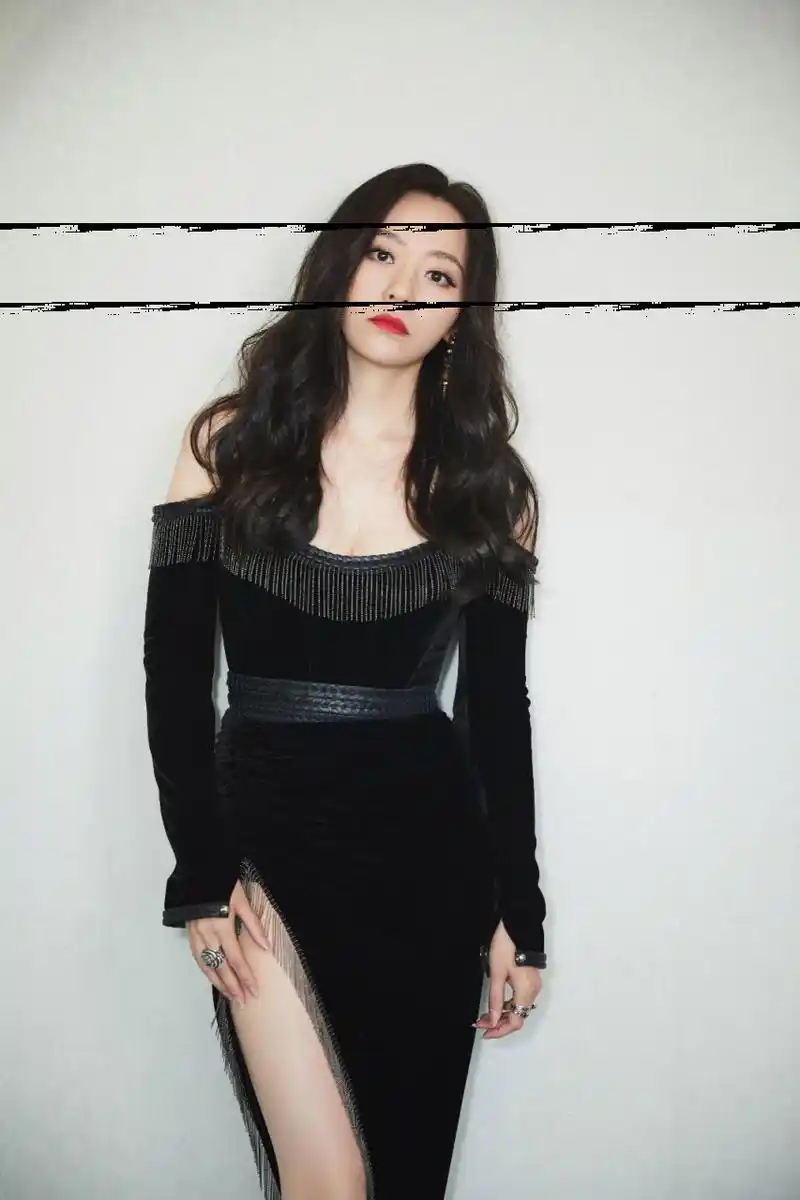 张靓颖流苏裙写真,柔美风情美出新高度!