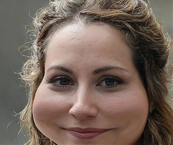 美国女孩整容后变成大饼脸,男友认不出,提出分手