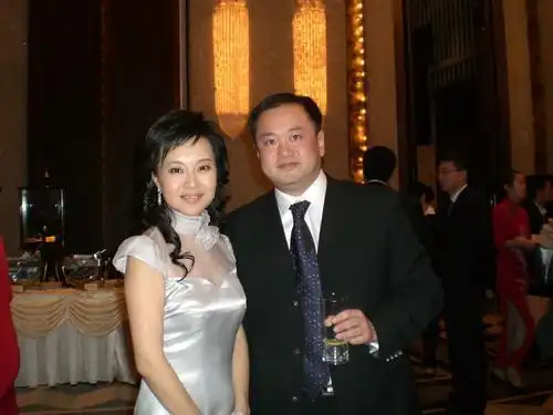 叶蓉:嫁给香港人知性的女主持人似乎总特别受待见,在眼前的smg里能算