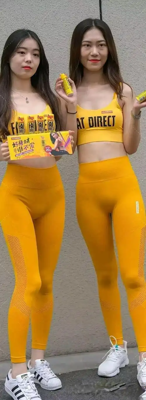 又肥又鼓的女孩鲨鱼裤勾勒的线条无与伦比