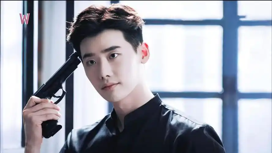 《w两个世界》李钟硕帅气剧照,高清图片,电脑桌面-壁纸族