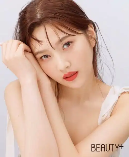 朴秀荣热辣红唇性感写真图片413