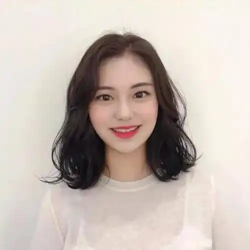 2019年最火的短发气垫烫发型