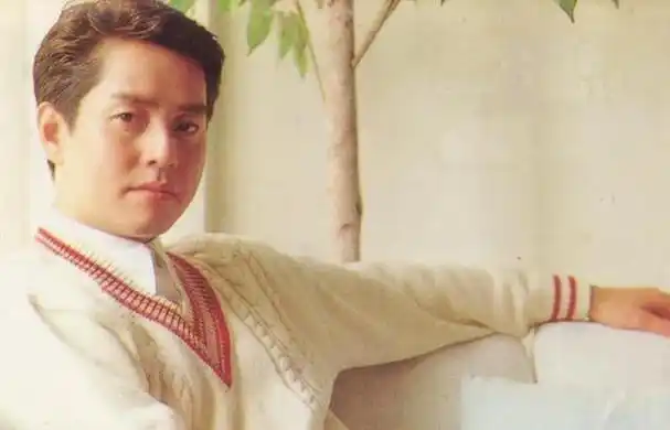 谭咏麟:哄妻子丁克15年,却和19岁情妇生子,多年后追悔莫及