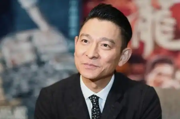 2003年,刘德华亲口承诺替柯受良养儿子,现在他长大了