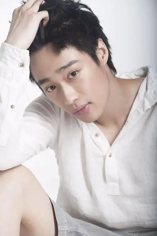 李洋《检察官》完美收官 网友赞90后小生实力演技派