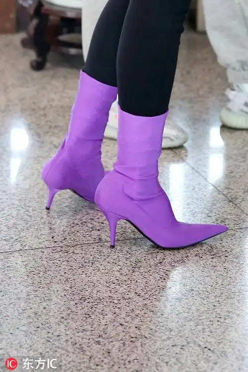 谭维维这双紫色的靴子……我夸不下去