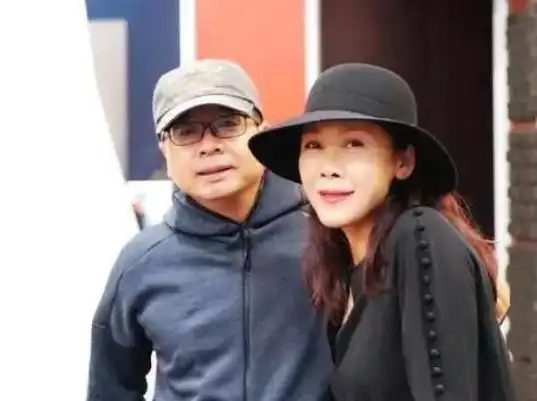 田震的丈夫张卫宁陪妻子抗病的泪与痛没有孩子的婚姻幸福吗