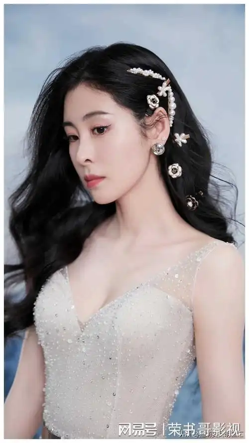 实力歌姬张碧晨清纯淑女人美声甜颜值与声线都撩人心弦