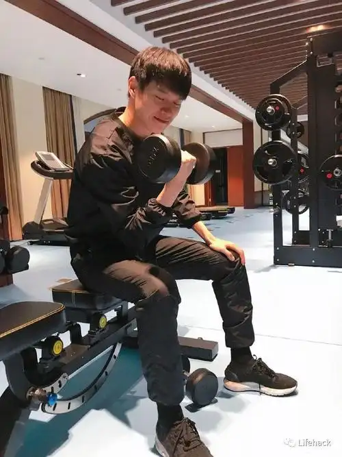 魏大勋220斤未p照曝光难怪他能俘虏杨幂