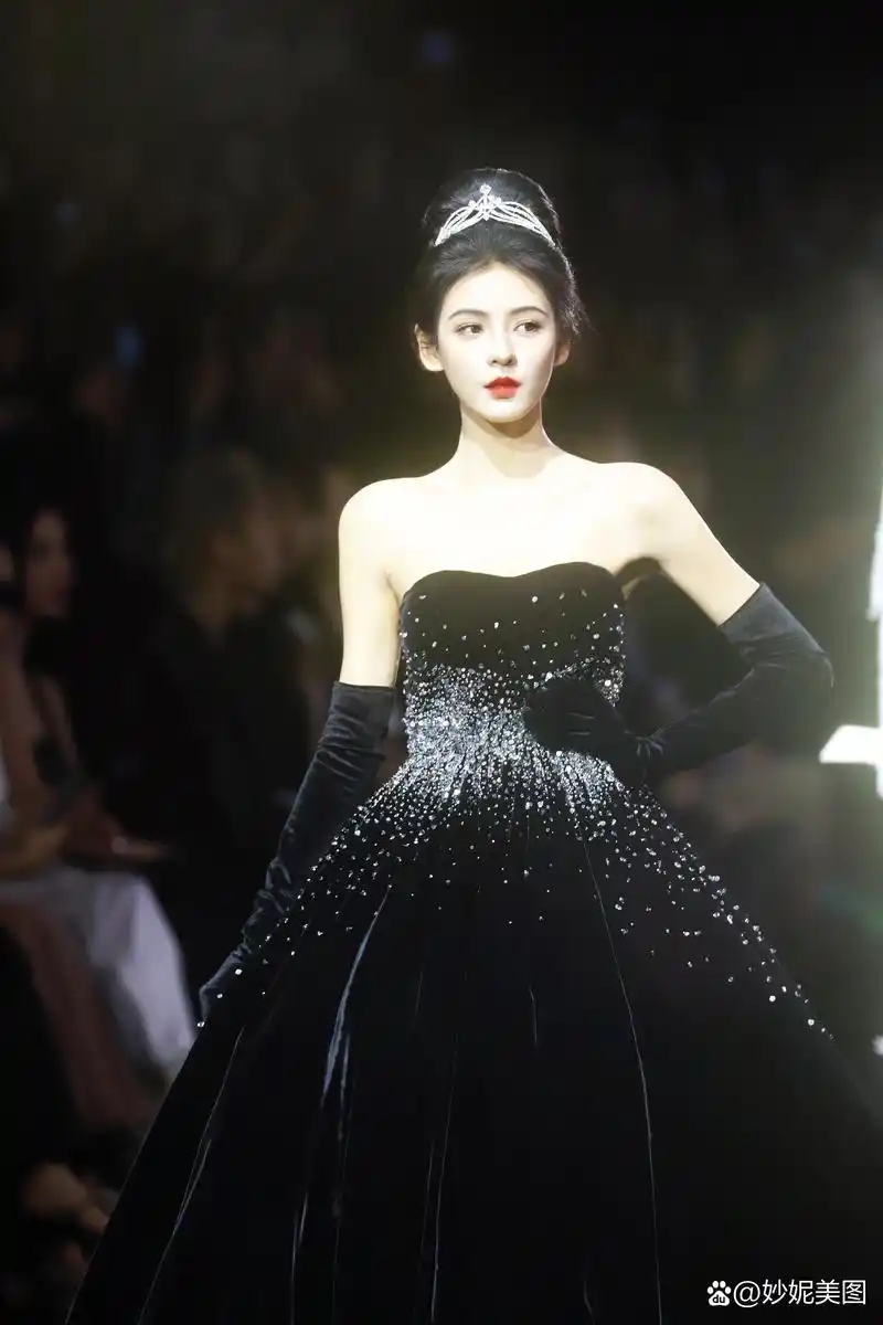 张予曦穿礼服好美啊!