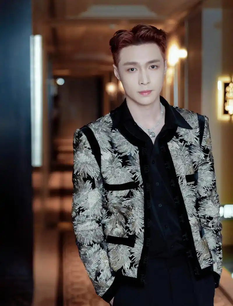 徐峰立是谁个人资料简介张艺兴选妃事件纯属无稽之谈工作室辟谣