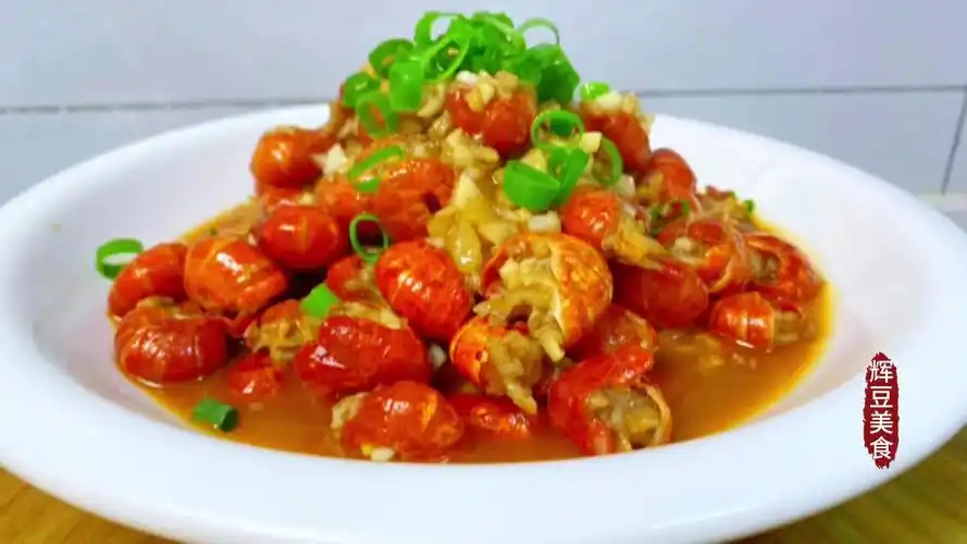 蒜蓉龙虾尾很多人第一步就做错了,难怪不好吃发苦,大厨教你一招