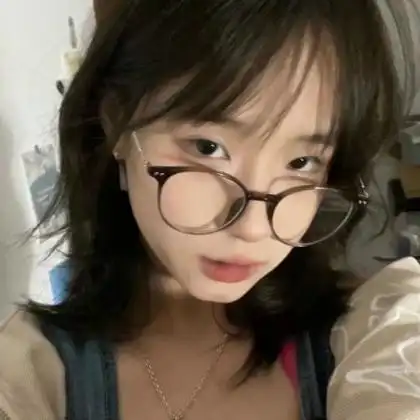 真人酷酷的小众女生头像图片