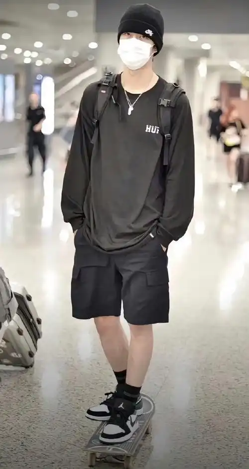 王一博最爱的机场全身照