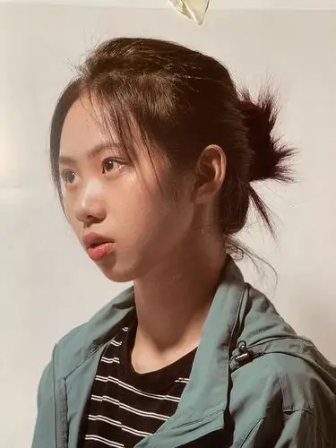 第三一三集朱传奇教你画利落有神的四分之三侧女青年素描头像